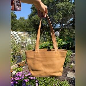 Coach Vintage Leather Chelsea bucket bag in tan. Shoulder bag. Offers welcome.